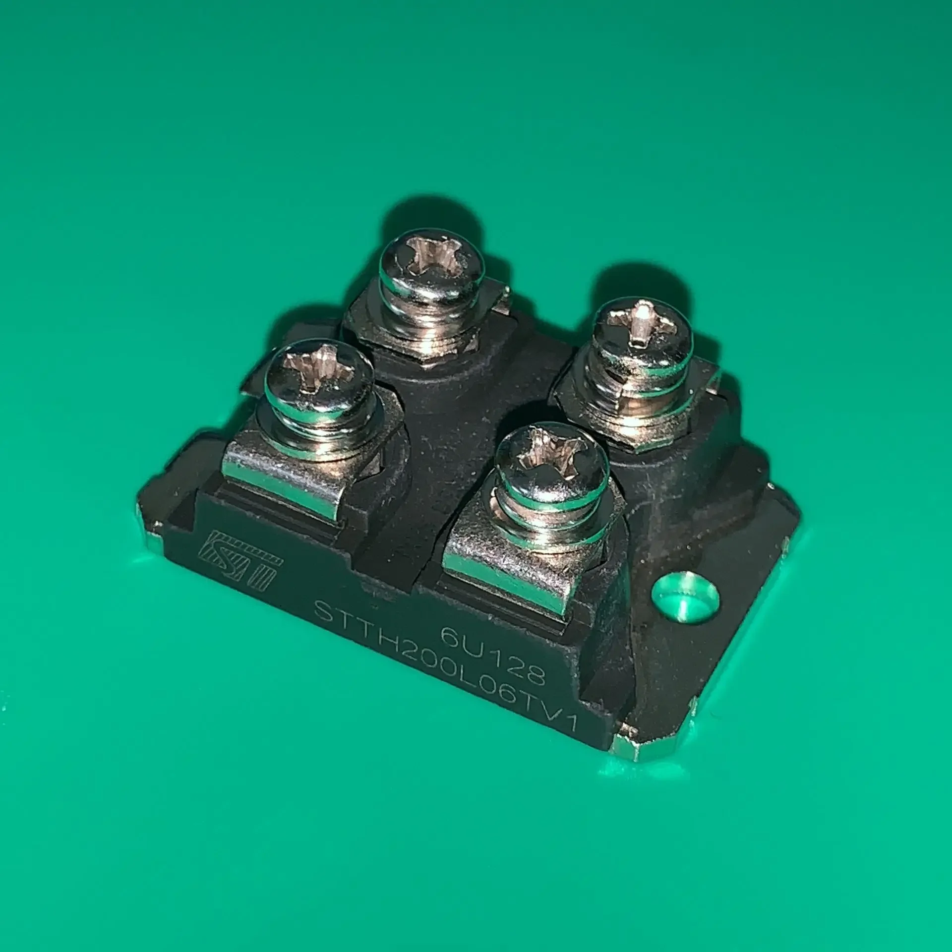 DIODE MODULE STTH200L06TV1 SOT227 600V 120A ISOTOP TURBO 2 ULTRAFAST HIGH VOLTAGE RECTIFIER