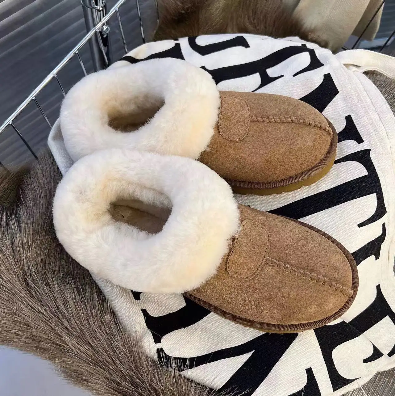 Winter casual snow boots Short tube wool snow boots Women's cowhide all inclusive slippers Lazy shoes