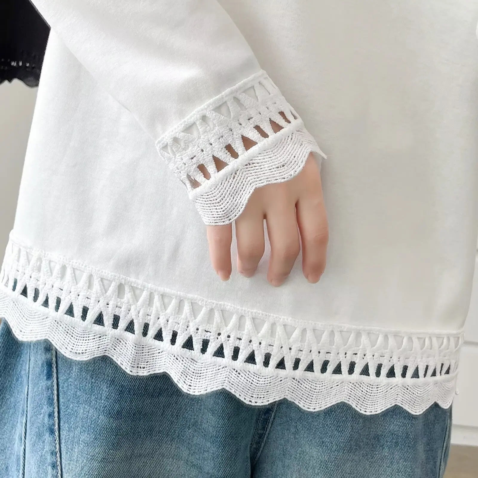 XXXXL Fashion Plus Size Women's T-Shirt 2025 Autumn New Simple Lace Patchwork Cutout Long Sleeved Top 2512