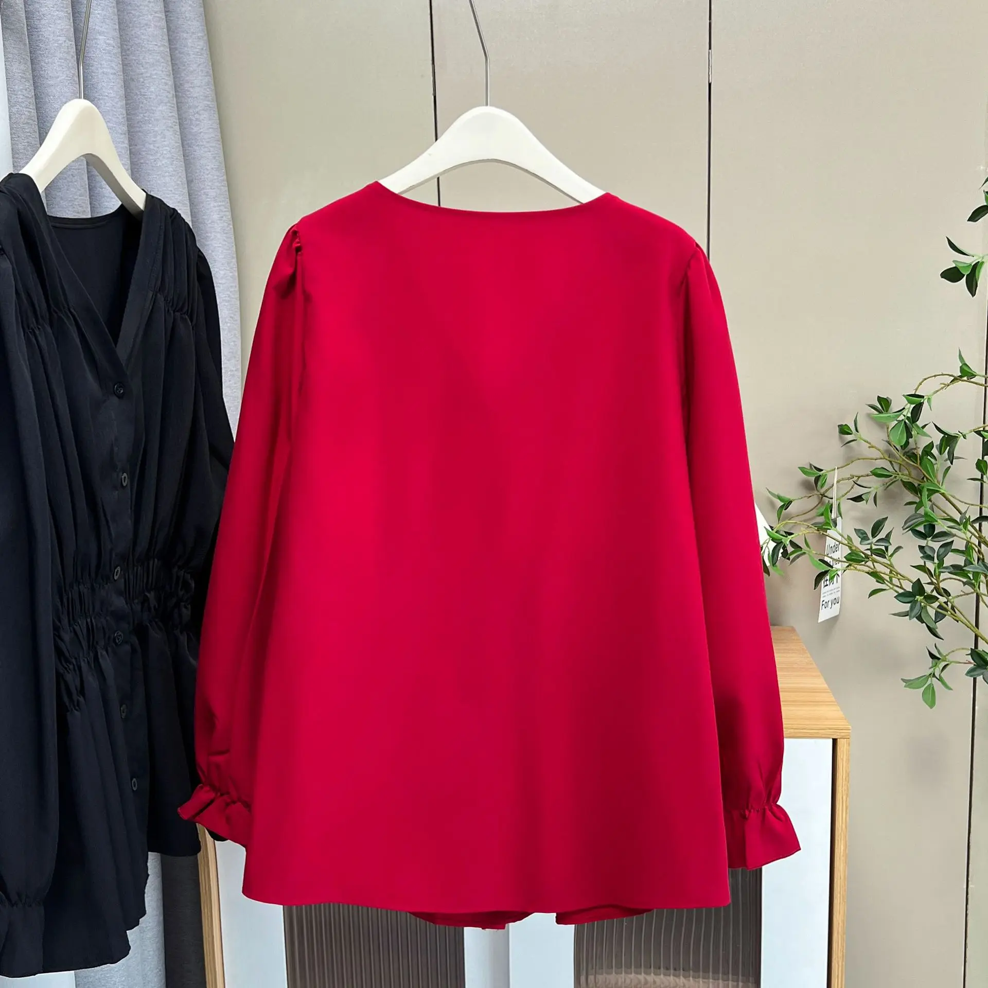 Fashion Plus Size Women's Blouses 2025 Autumn New Style Simple And Elegant V-Neck Cinched Waist Long Sleeved Shirt 703