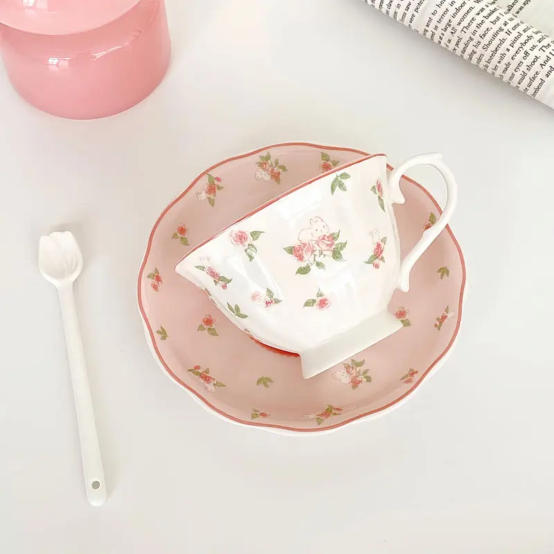 كوب قهوة بتصميم أوروبي انيق