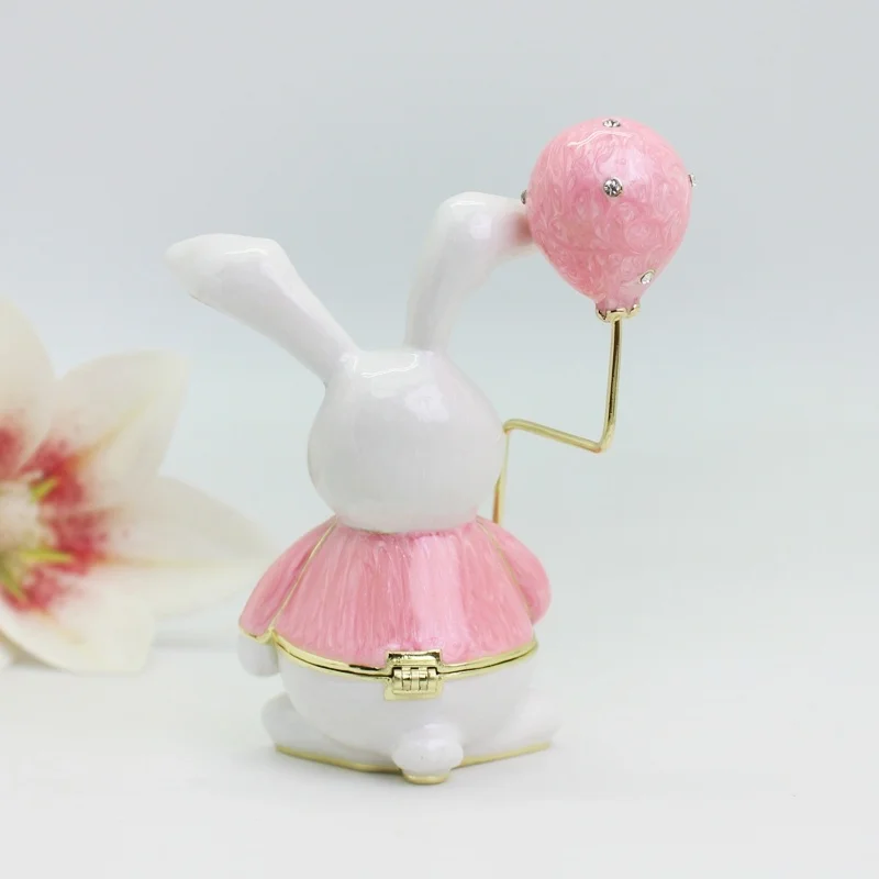 SHINNYGIFTS Emaille-Kaninchen-Dekobox, Abschlussgeschenk, ein Cartoon-Häschen-Ornament mit einem Ballon, Osterhase – Detail 3