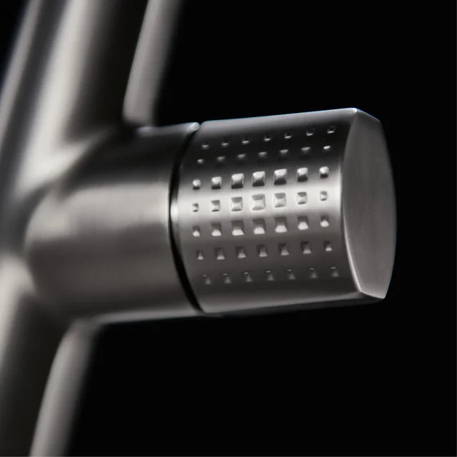 ก๊อกน้ําห้องครัวทองเหลืองสีเทาปืนหรู 1 รู ด้ามจับคู่ ระบบควบคุมคู่เย็นและร้อน พร้อมน้ํากรอง อ่างล้างจานสองฟังก์ชั่น Tap 6