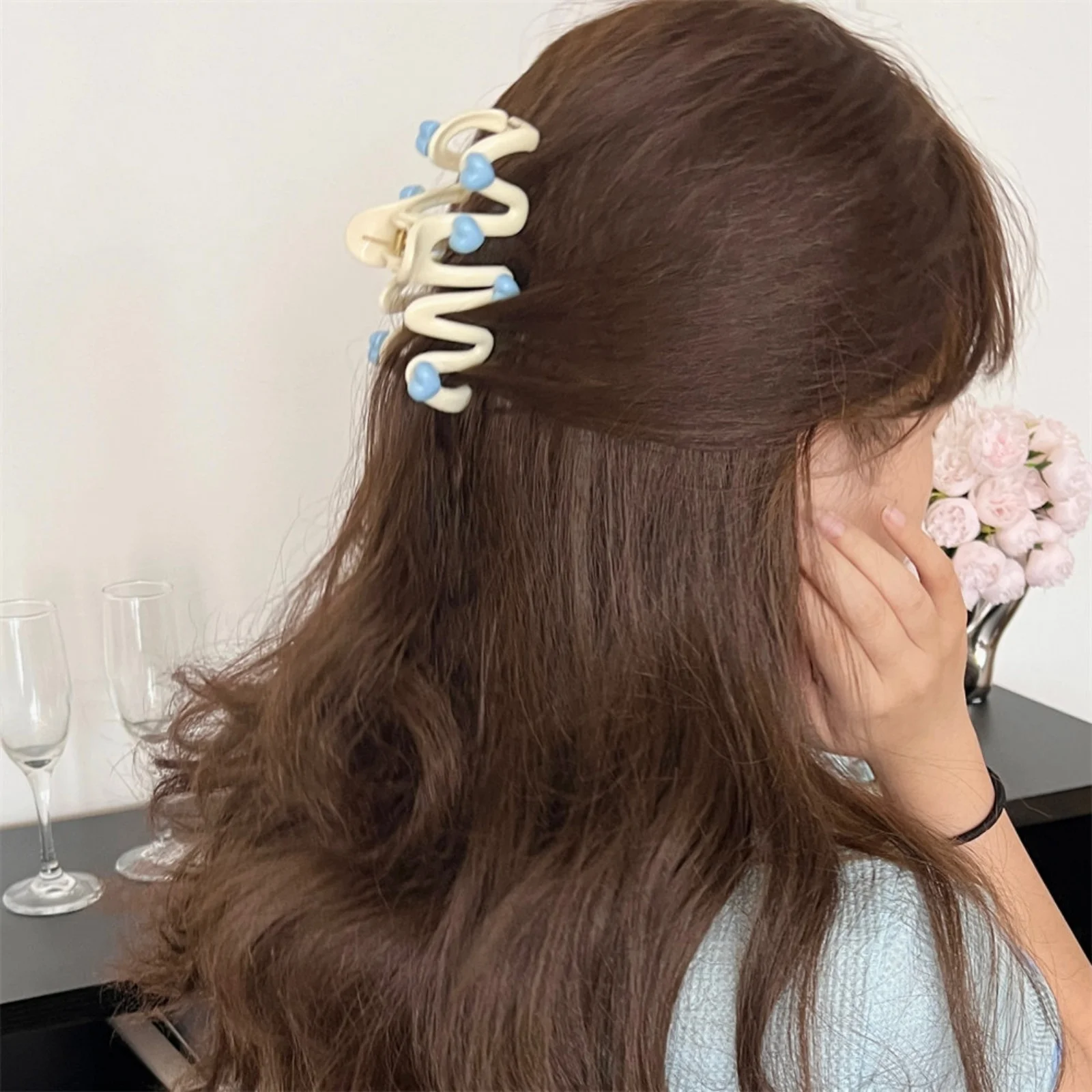 1PC Stylish Spiral Hair Clips with HeaAccents, Blue and White Color, Ideal for Women's Daily & Party Hairstyles, Fashion Hair