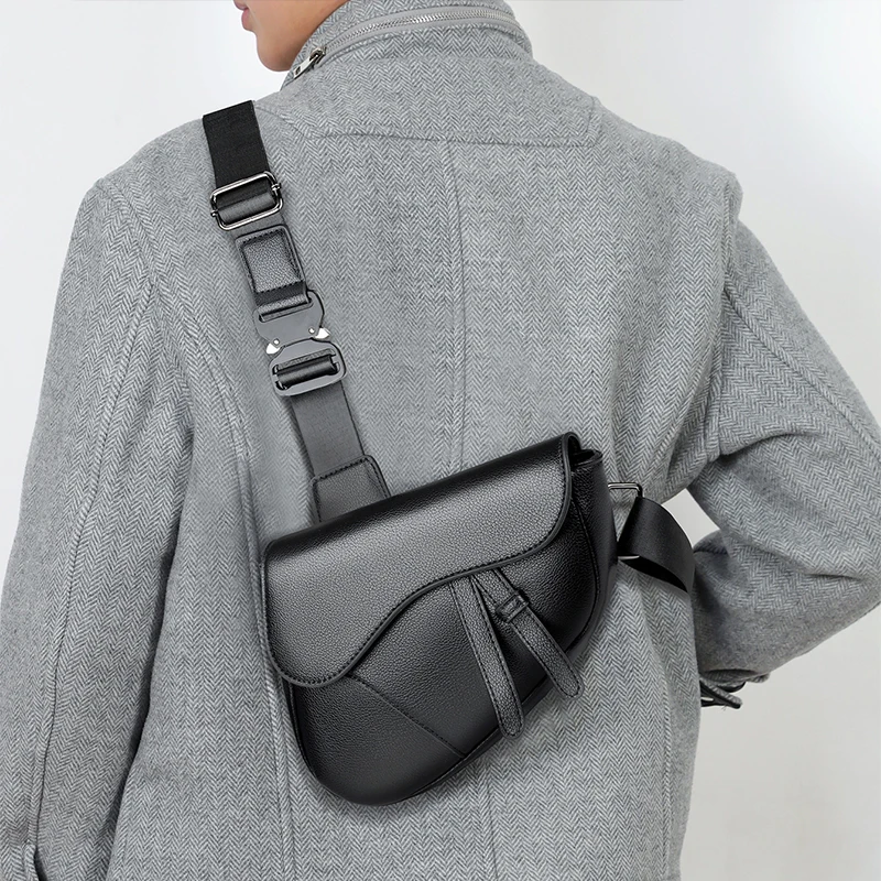 Men's Solid Color Casual Crossbody Messenger Bag – Lightweight Saddle Design with Zipper and Single Shoulder Strap