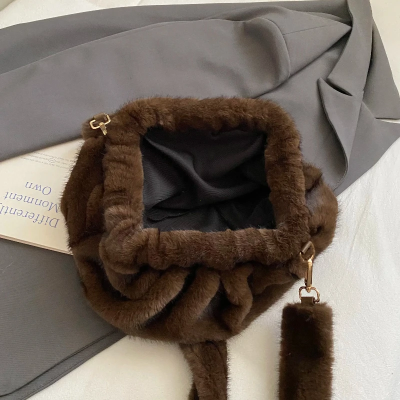Fashionable Wrinkled Cloud Bag Soft Faux Fur Small Shoulder Bags for Women 2026 Winter Trend Korean Plush Handbags Crossbody Bag