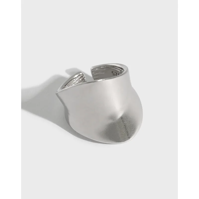 

Женское кольцо из серебра 925 пробы с усовершенствованным ощущением