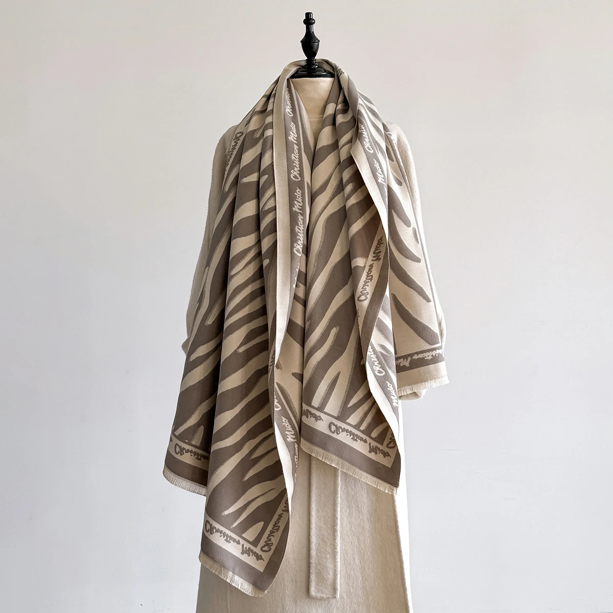 2025 New Fashion Leopard Print Cashmere Scarf Winter Shawls Female Autumn Thickened Warm Women Tassel Wraps Outdoor Neck Scarfs