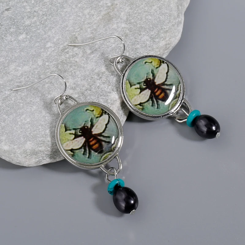 

Retro Round Bee Oil Painting Pattern Women's Earrings with Pearl Pendant