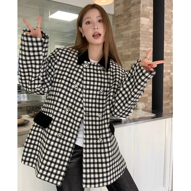 

SuperAen 2023 Autumn/Winter Retro Niche Contrasting Lapel Double Breasted Loose Long Sleeved Plaid Woolen Coat