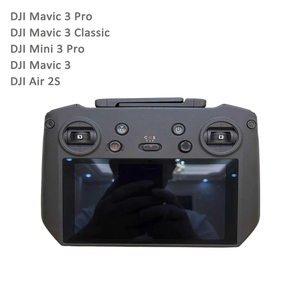 Gros plan sur l'écran de la Télécommande DJI RC Pro affichant une interface de contrôle professionnel.