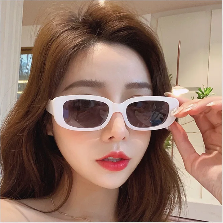 

2024 New Small Frame Sunglasses Simple Square Sunglasses Cross-border Punk Fashion Small Frame Catwalk Glasses