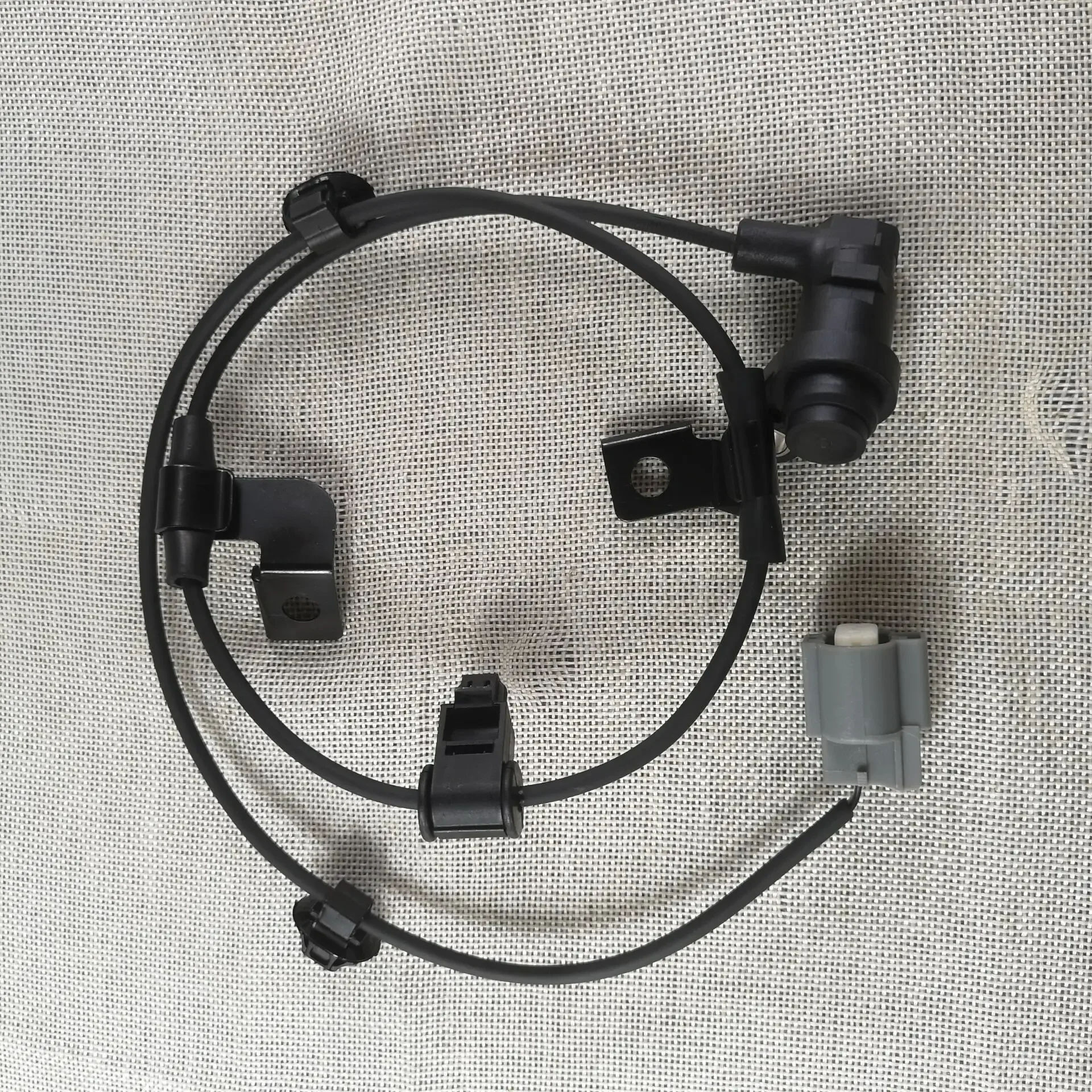 ABS WHEEL SPEED SENSOR REAR RIGHT For MITSUBISHI MONTERO L200 TRITON 2012 / 2015 4670A598 auto speed sensor
