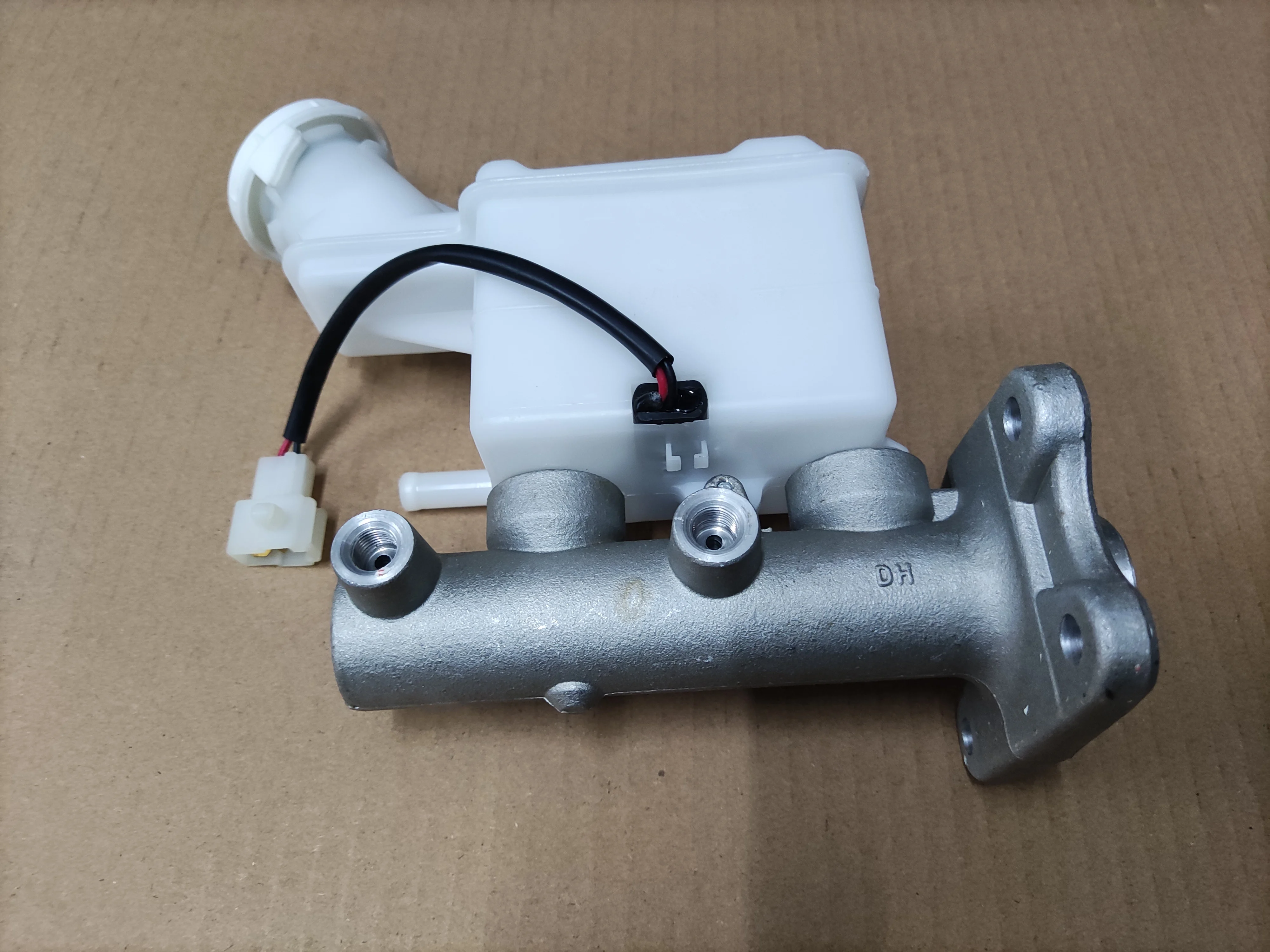 Delica Space Gear Brake Top 4 oil pipe port