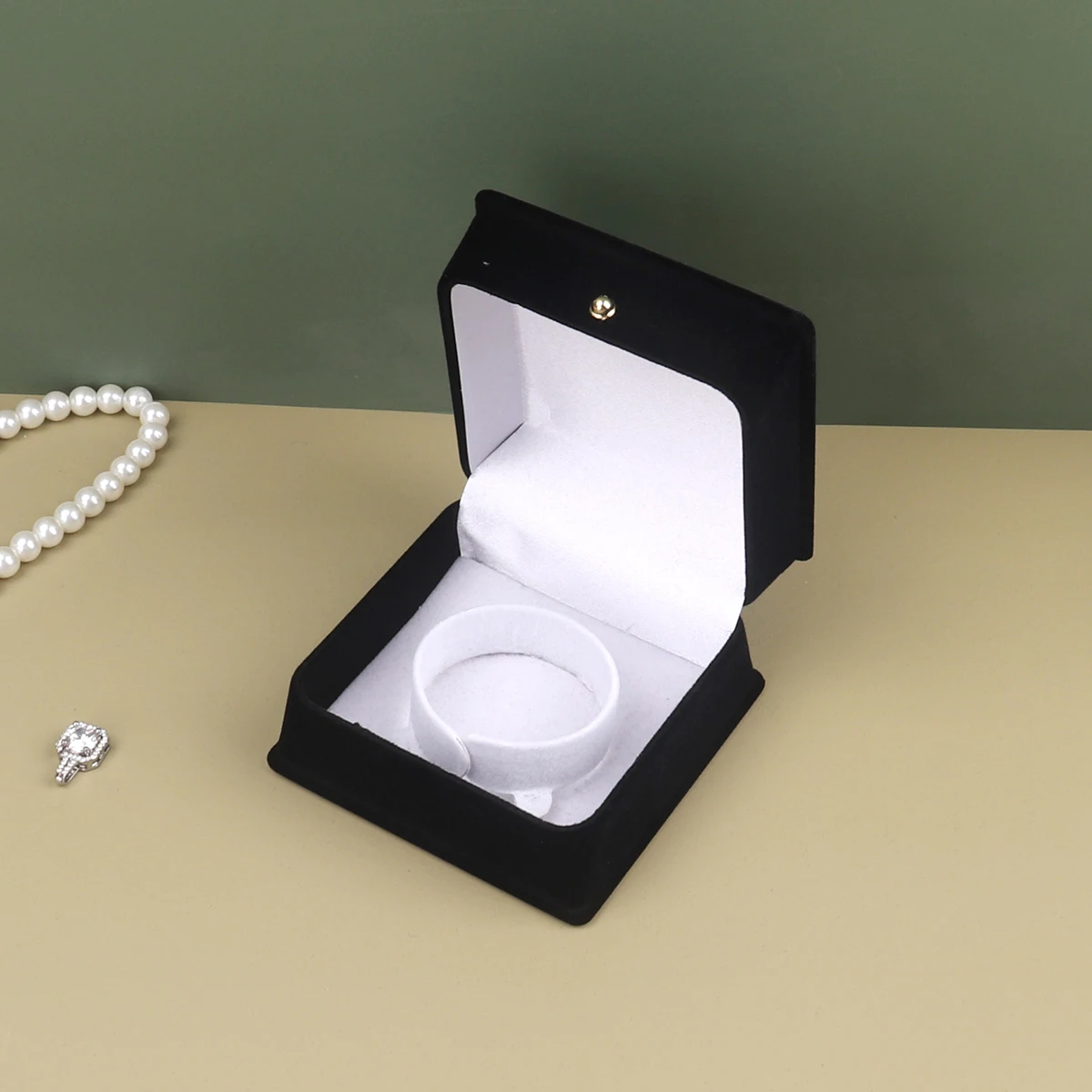 Рисунок 2 - Ящик для ювелирных изделий с прямым углом