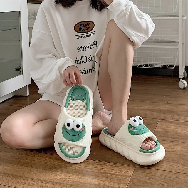 편안함과 스타일을 위한 귀여운 Comwarm 개구리 슬리퍼