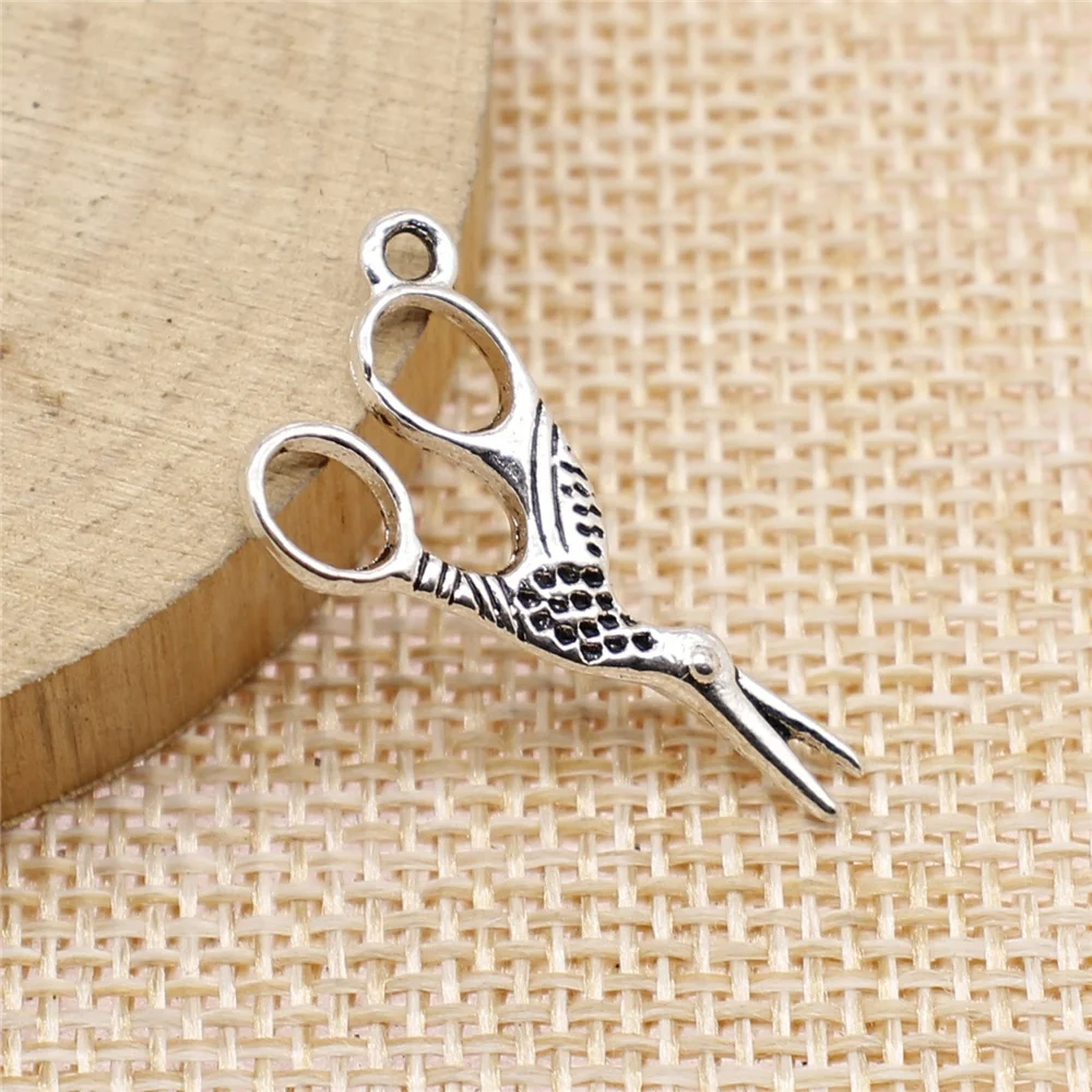 WYSIWYG 10pcs 28x15mm 매력 바느질 가위 골동품 만들기 펜던트에 맞게 빈티지 티벳 실버 색상 DIY 수제