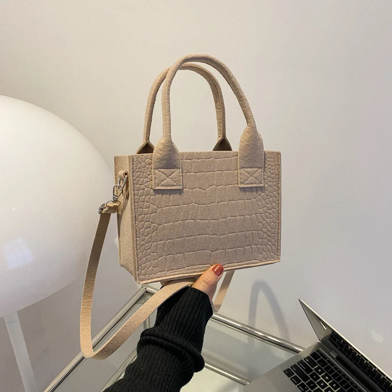 

Women Small Square Bag 2023 New Simple and Versatile Casual Handbag Fashion Popular Felt Oneshoulder Messenger Bag