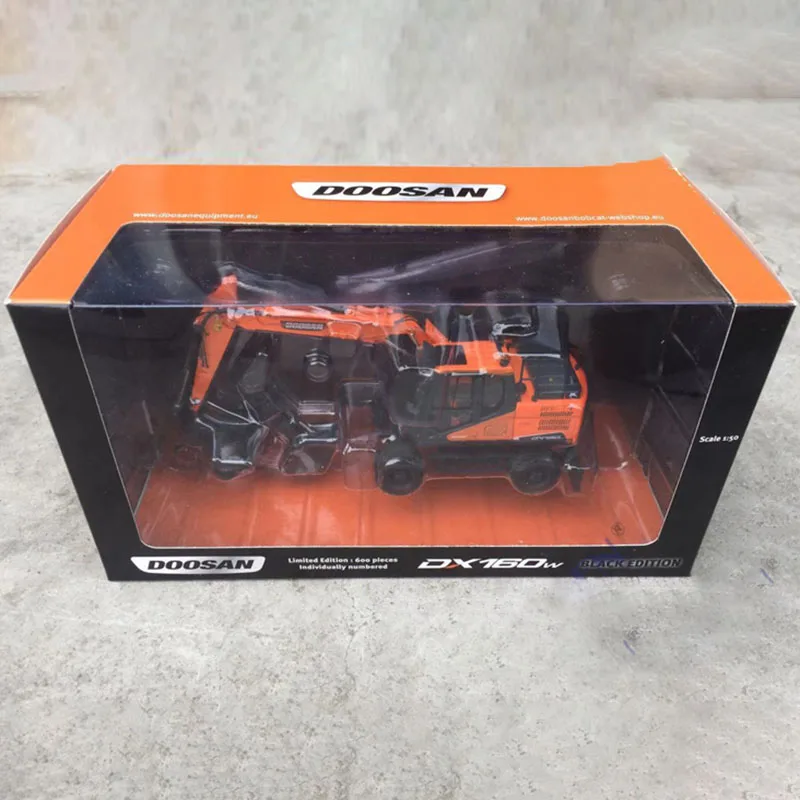 

Литье под давлением в масштабе 1:50 Doosan DX160W, колесный экскаватор, сплав, Инженерная модель автомобиля, коллекция сувенирных украшений, дисплей