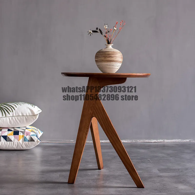 Petite table d'appoint nordique en bois massif, table ronde pour salon, canapé, petit appartement, table d'angle créative au chevet, balcon