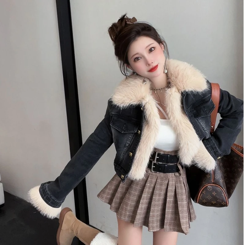 2023 Winter New Women Denim Patchwork Faux Fur Outwear Fleece-Lined Warm Short Outwear Design Sense Niche Retro Denim Jacket
