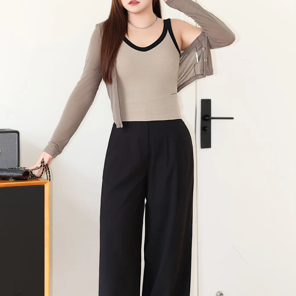 Plus Size Women's Basic Tank Tops Premium V-Neck Slim Fit With Chest Pad Sleeveless Inside Vest Color Contrast