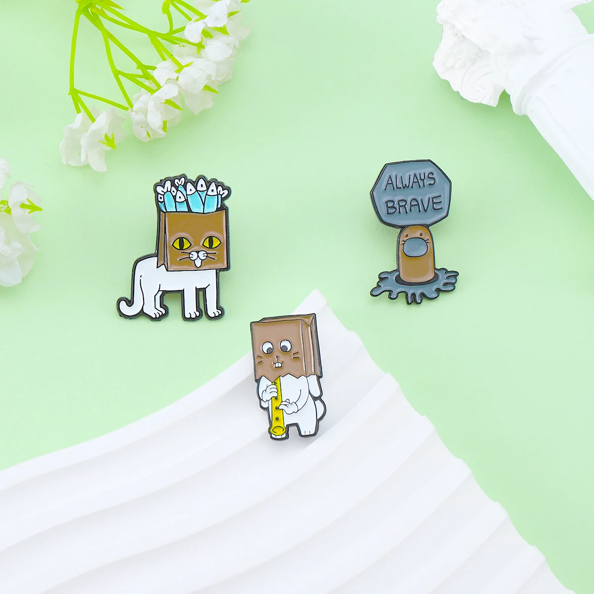 Cute Fish Bag Cat Always Brave Gophers Spille White Box Kitten Animal Custom Smalto Pin Bag Vestiti Risvolto Donna Gioielli Regalo