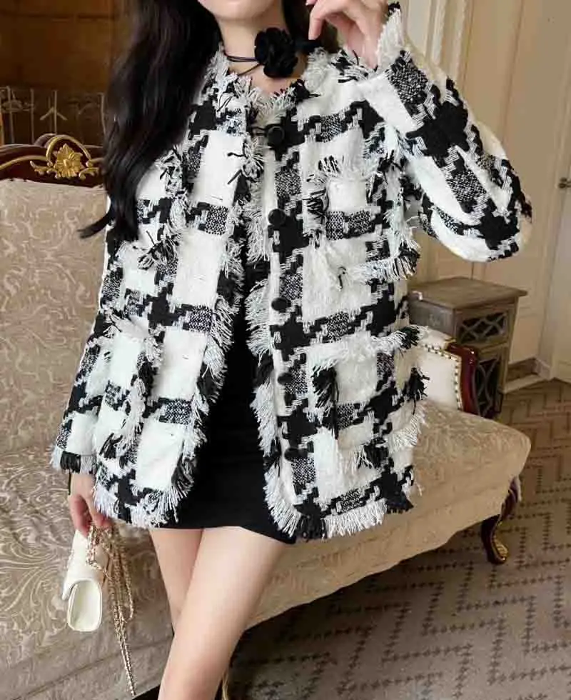 

Fashionable socialite temperament women's jacket with a slim fit and a slim waist, thick tweed woolen plaid fringe edge jacket