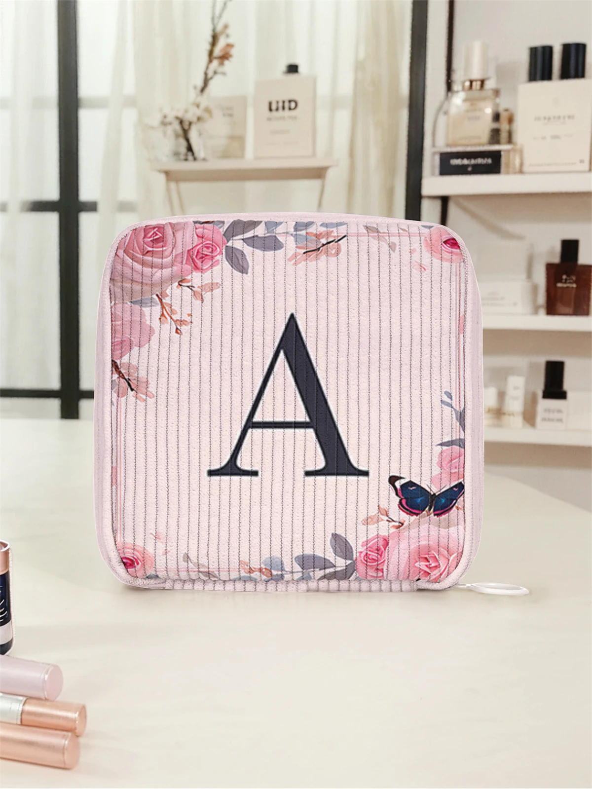 Letter pattern printed sanitary napkin storage bag, women's lightweight tissue bag, sanitary tissue bag