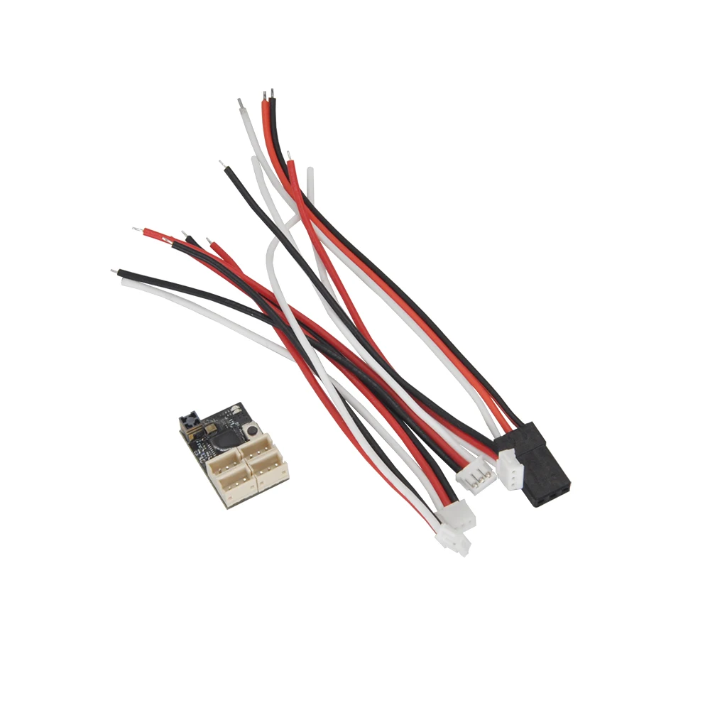 Récepteur RC Mini S-FHSS HV MR4SM avec SBUS installé dans un châssis de voiture RC, câbles connectés