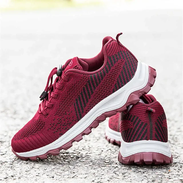 여성의 세련된 걸음걸이를 위한: 가황 럭셔리 스니커즈 여성의 세련된 걸음걸이를 위한: 가황 럭셔리 스니커즈