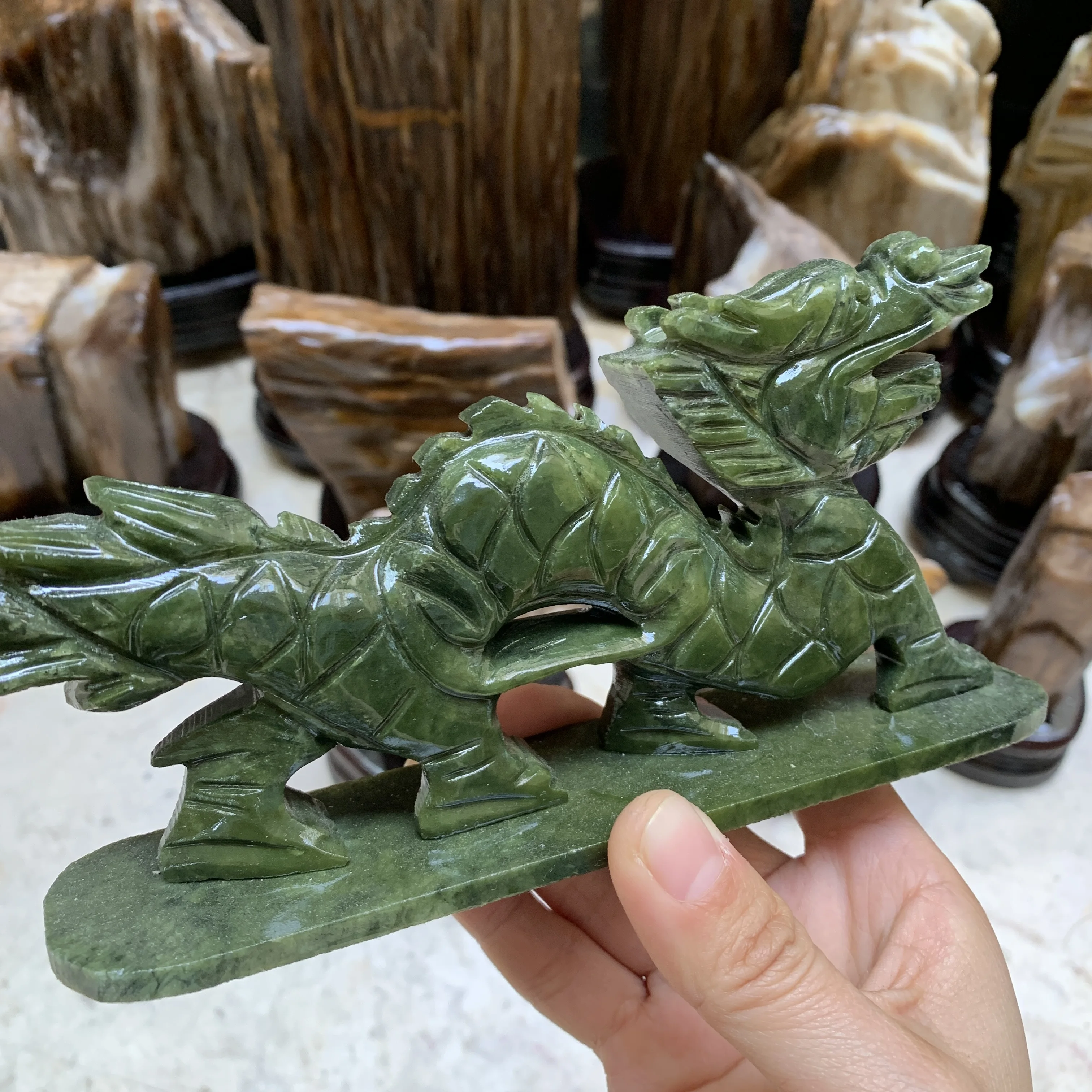 Wholesale Natural Green Jade Dragon carvings Rock crystal Loong Figurine for Desktop decoration 4