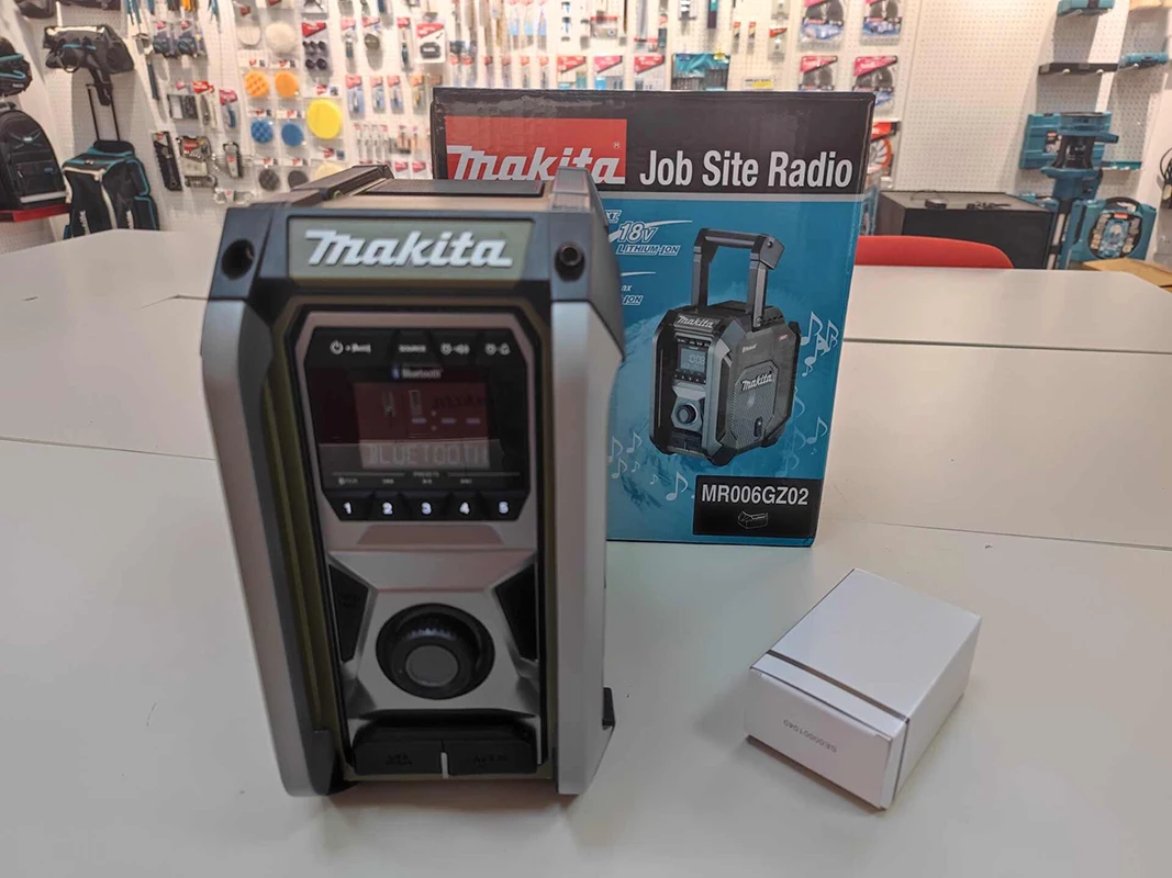 Makita MR006G Rechargeable Military Green Radio With Subwoofer, 12V, Can Be  Connected To Bluetooth