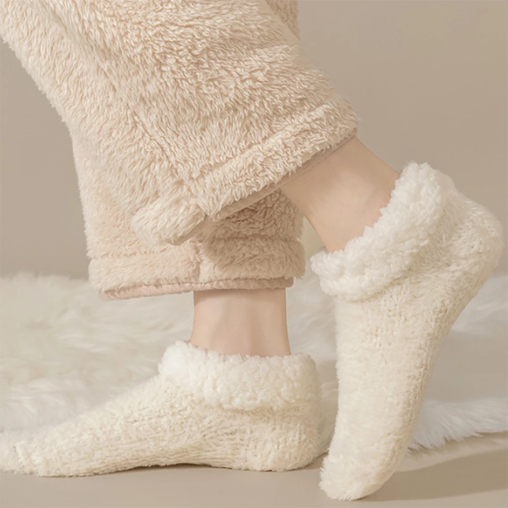 Gemütliche, mit Fleece gefütterte Bodensocken für Damen, rutschfeste Greifersohlen, Plüsch-Innenseite für Wärme, bequeme, sichere Winter-Bodensocken – Detail 11