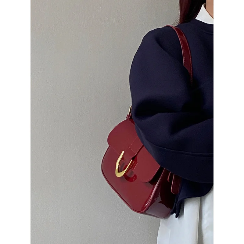 Elegant Women's Single Shoulder Bag Vintage Burgundy Horseshoe Buckle Handbag Shoulder Crossbody Bag