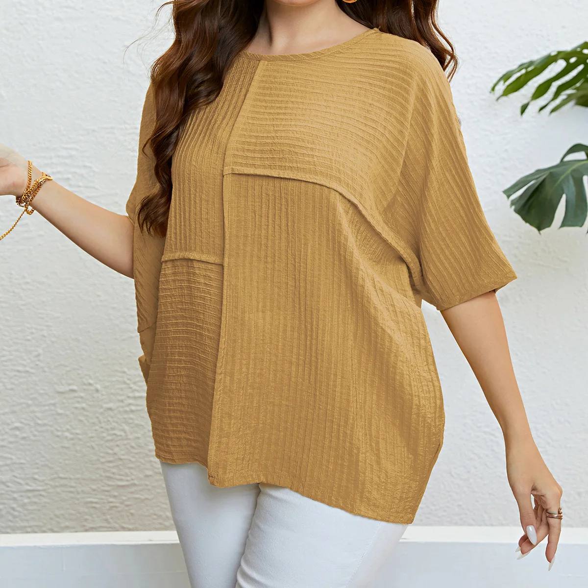 Рисунок 4 - Женская клетчатая футболка с круглым