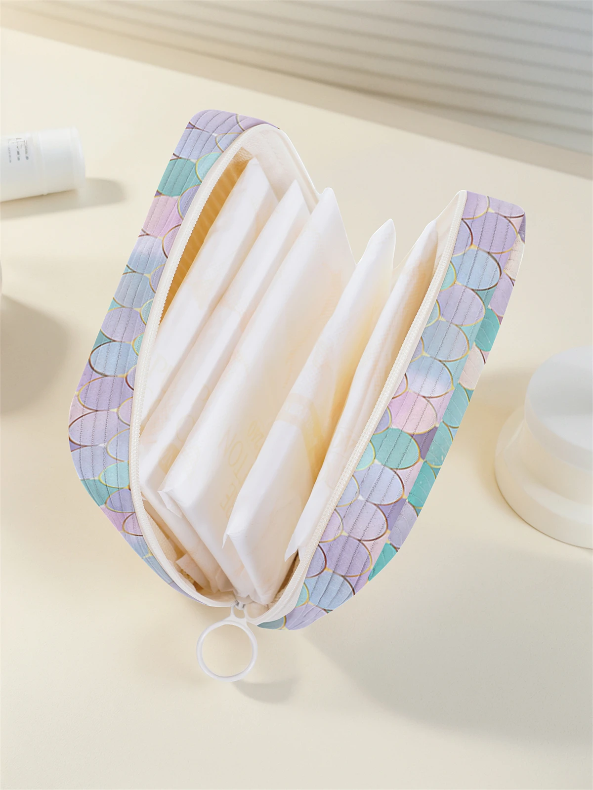 Fish scale pattern printed sanitary napkin storage bag, women's lightweight tissue bag, sanitary tissue bag
