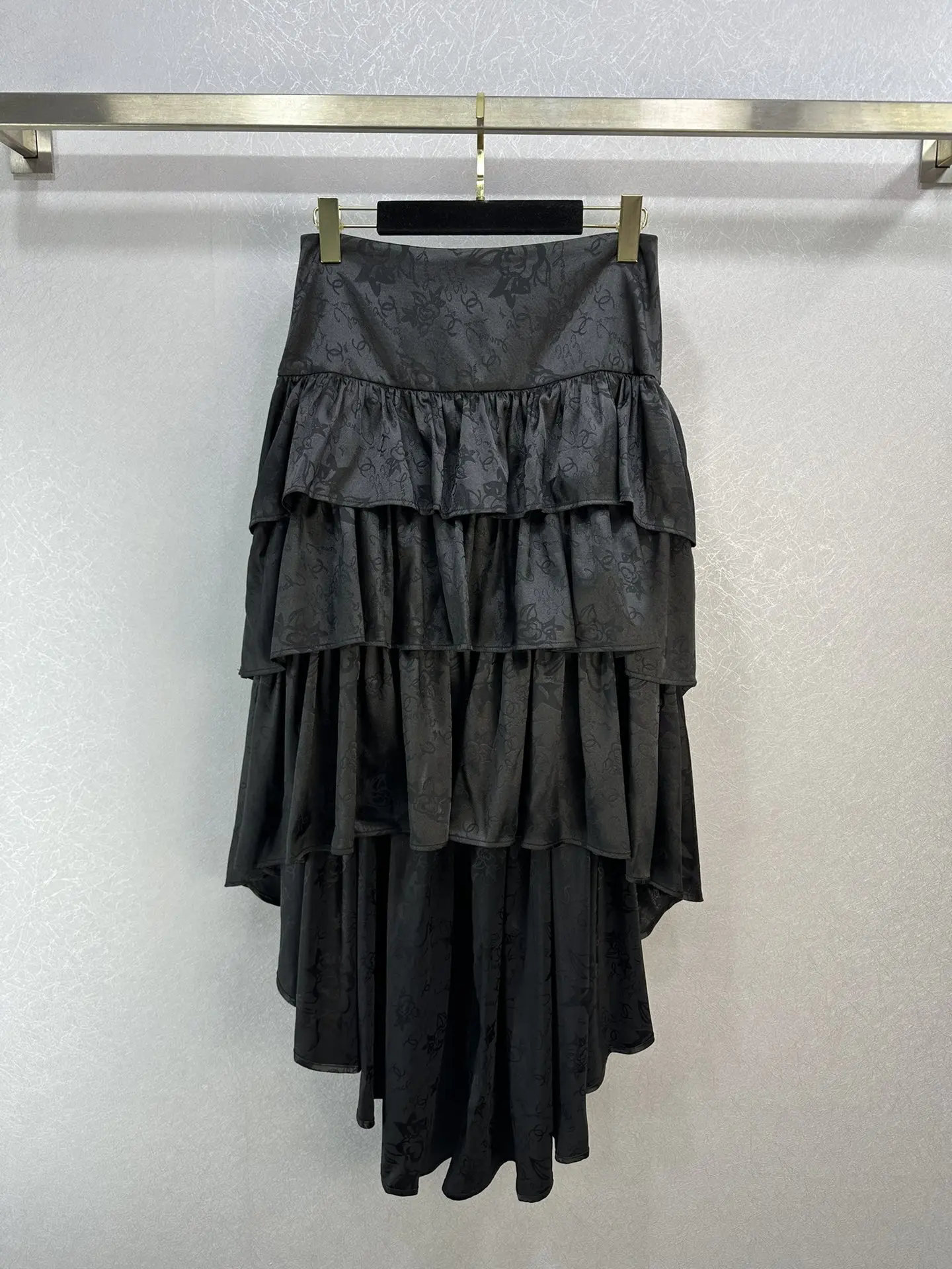 

Asymmetrical Dark Pattern Flowing Cake Skirt Half Skirt Full of Levels Simple Elegant High Waist Slim Fashion Versatile