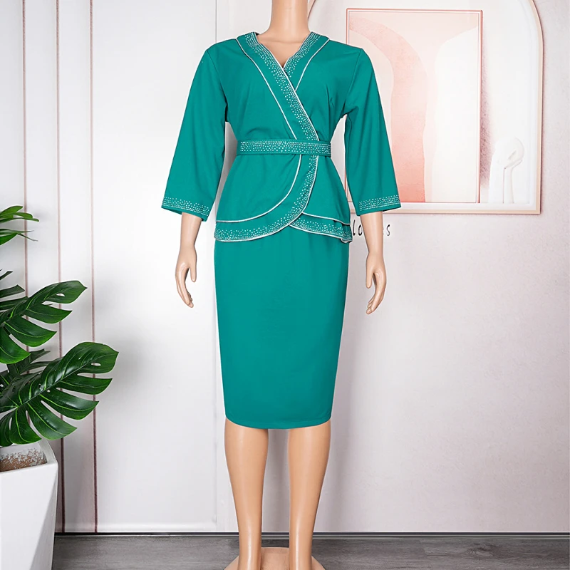 Рисунок 3 - Женское платье с V-образным вырезом