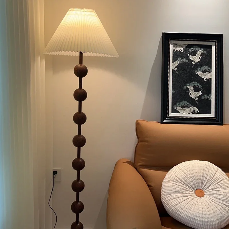 Lampada da terra in legno con ramo di quercia lucidato, decorazione boho chic naturale, illuminazione artistica, atmosfera zen e rilassante, base in frassino massello - Italia