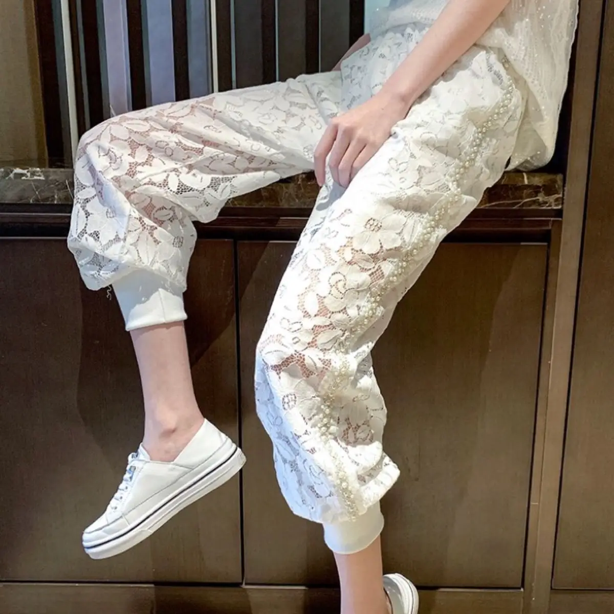 

2023 Summer New Fashion Beaded Handmade Lace Patchwork Casual Pants Women's Slim Fit Sweet Crocheted White Black Cropped Pants