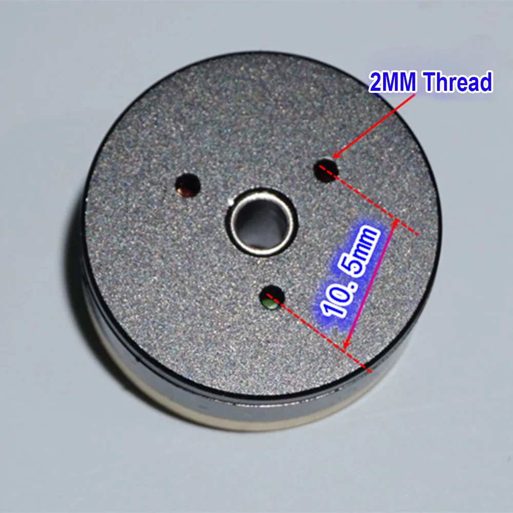 Gros plan sur le stator et le rotor du micro moteur sans balais 2204 12V 330KV, arbre creux 4mm