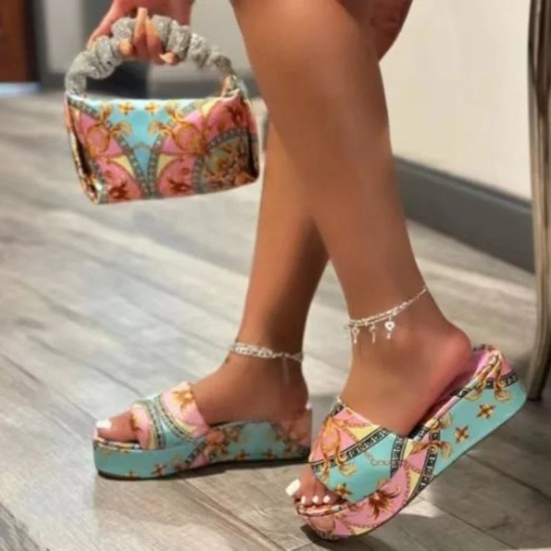 

Women's New 2023 Hot Selling Thick Sole Slippers Women's Large Ethnic Style Simple Beach Fashion Sandals/Slippers