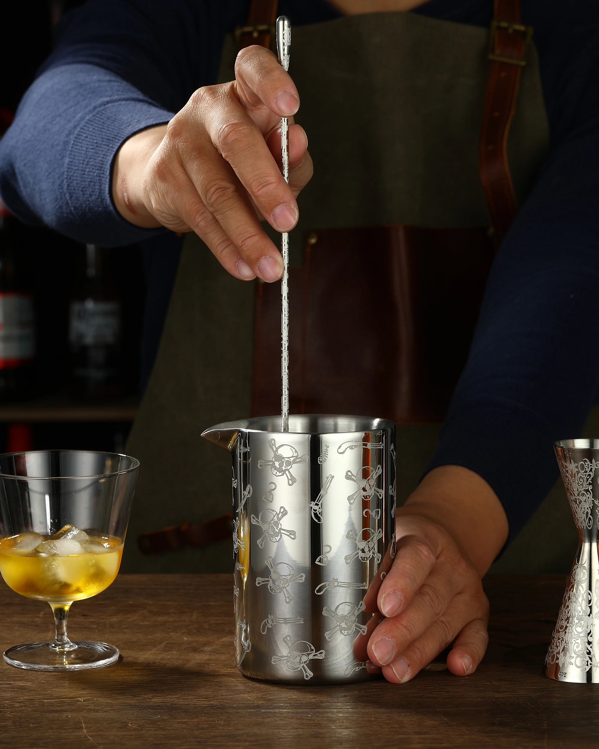 Double Wall Mixing Tin Cocktail Mixing Glass Etched Spirit Pattern 10 oz (580 ml) Stainless Steel stemless drinking glasses