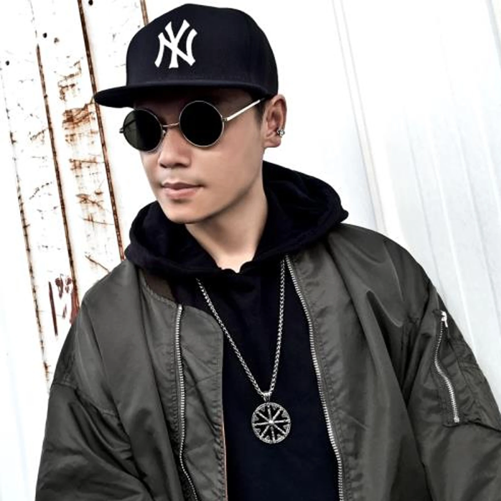 Retro Viking Compass Pendant Stainless Steel Hand Hammered Norse Jewelry Necklace Gifts for Men