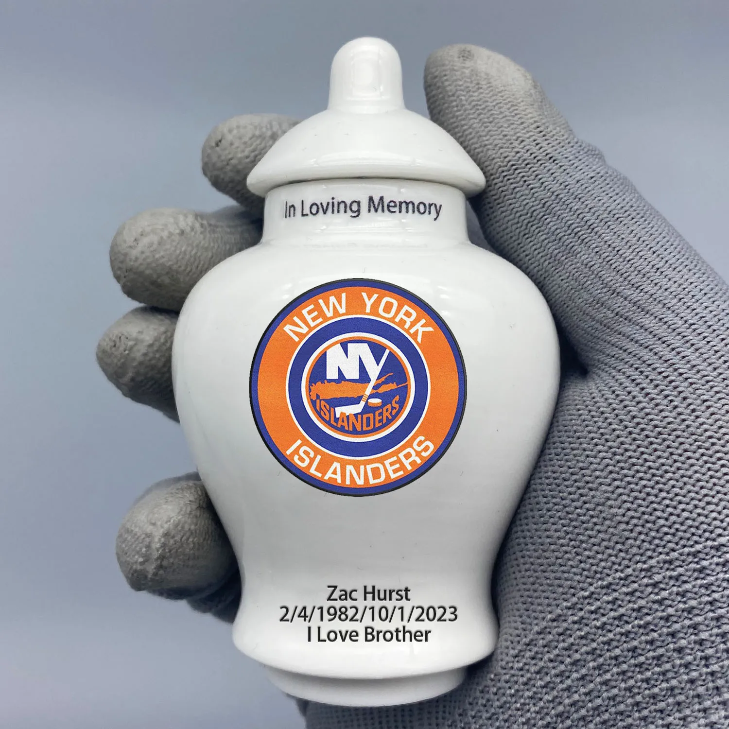 

Mini Urn for New York Islanders-Hockey themed customize.Send me the name/date you want to appear on the urn by Remarks Message