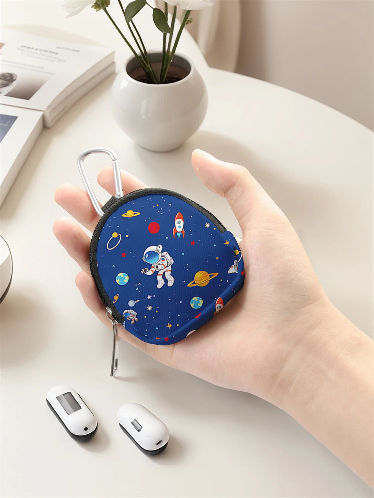 Space pattern printed mini wallet, zipper change bag with hook clip, headphone key bag, suitable for men and women