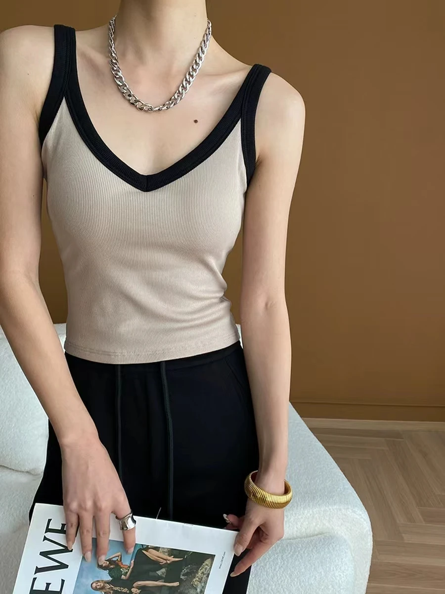 

Comes With A Built-In Chest Pad Integrated With Contrasting French Style Large V-Neck Slim Fit Bottom Camisole Women's Top