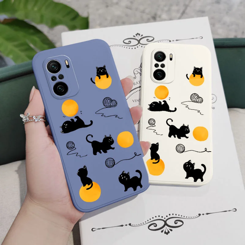 Cat Playing Rope Design Silicone Phone Case - Durable and Stylish Protective Cover