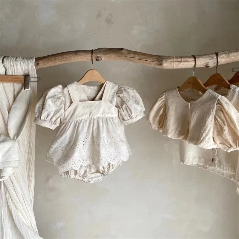 

2023 New Spring Summer Baby Apricot White Fragmented Flower Romper Girls Short Sleeve Bodysuit Kids Cotton Jumpsuit Clothes